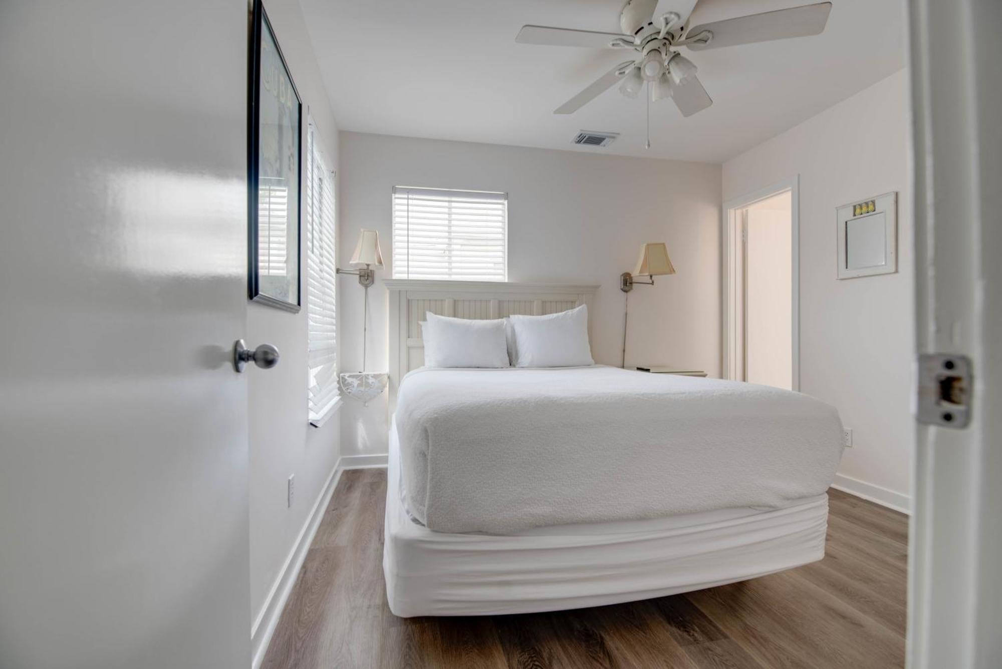 New Casa Caribe By Brightwild- Two-Story Condo Rooftop Pool Key West Exterior photo